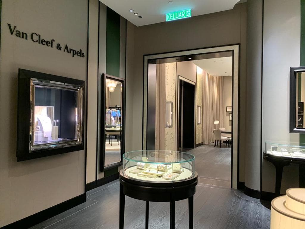 Audio shaped around displays and seating.Experience stays cohesive across private salons.