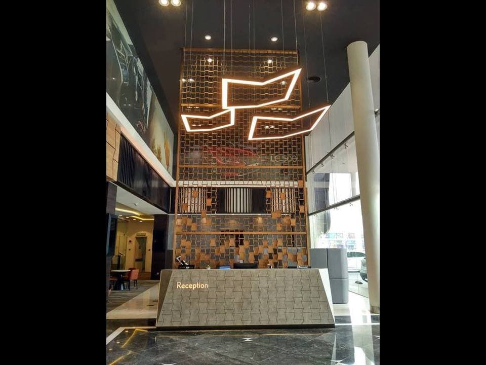 Lexus Mutiara Showroom hero imagery