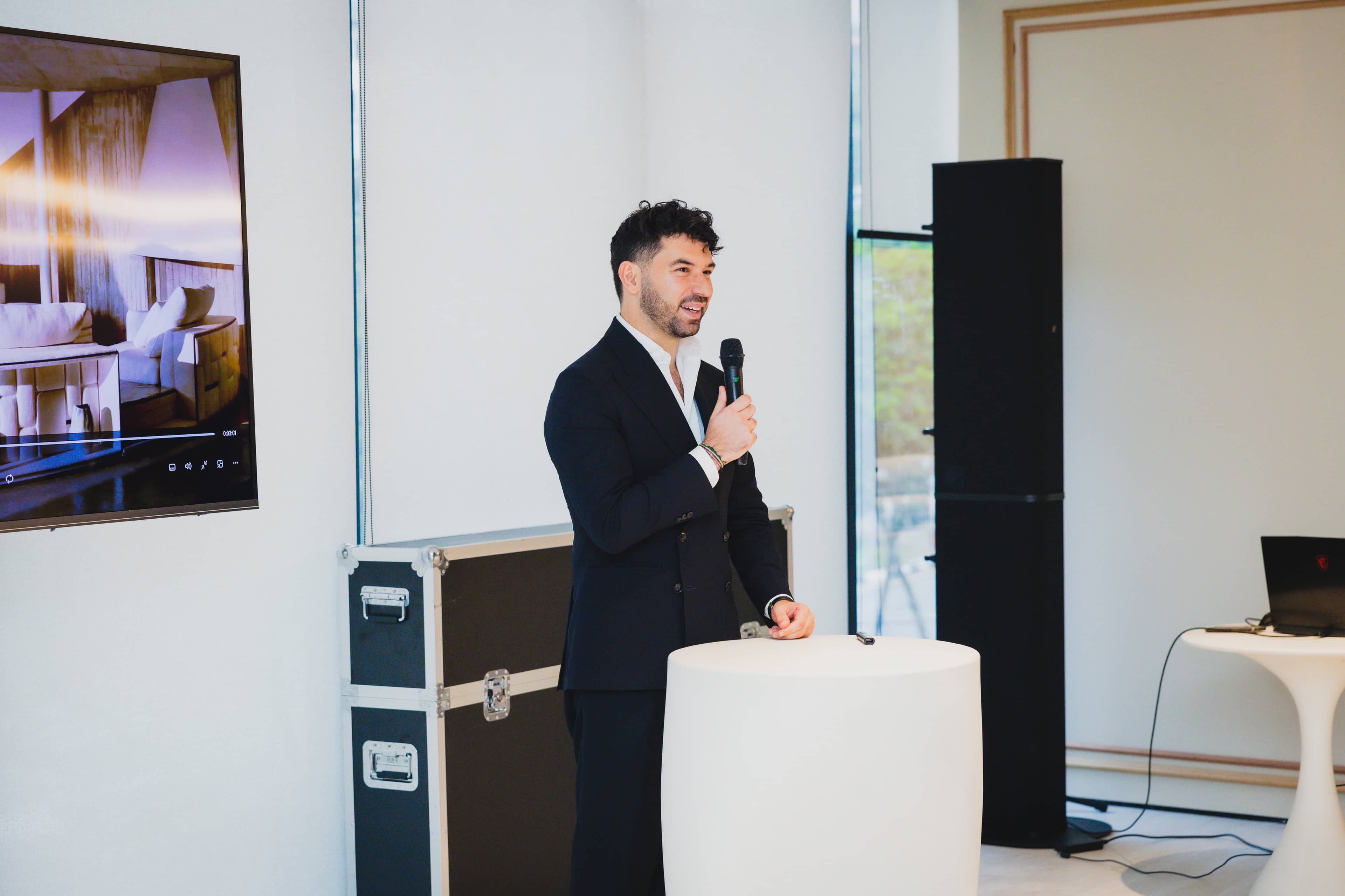 Visionnaire at Forest Furniture gallery 4