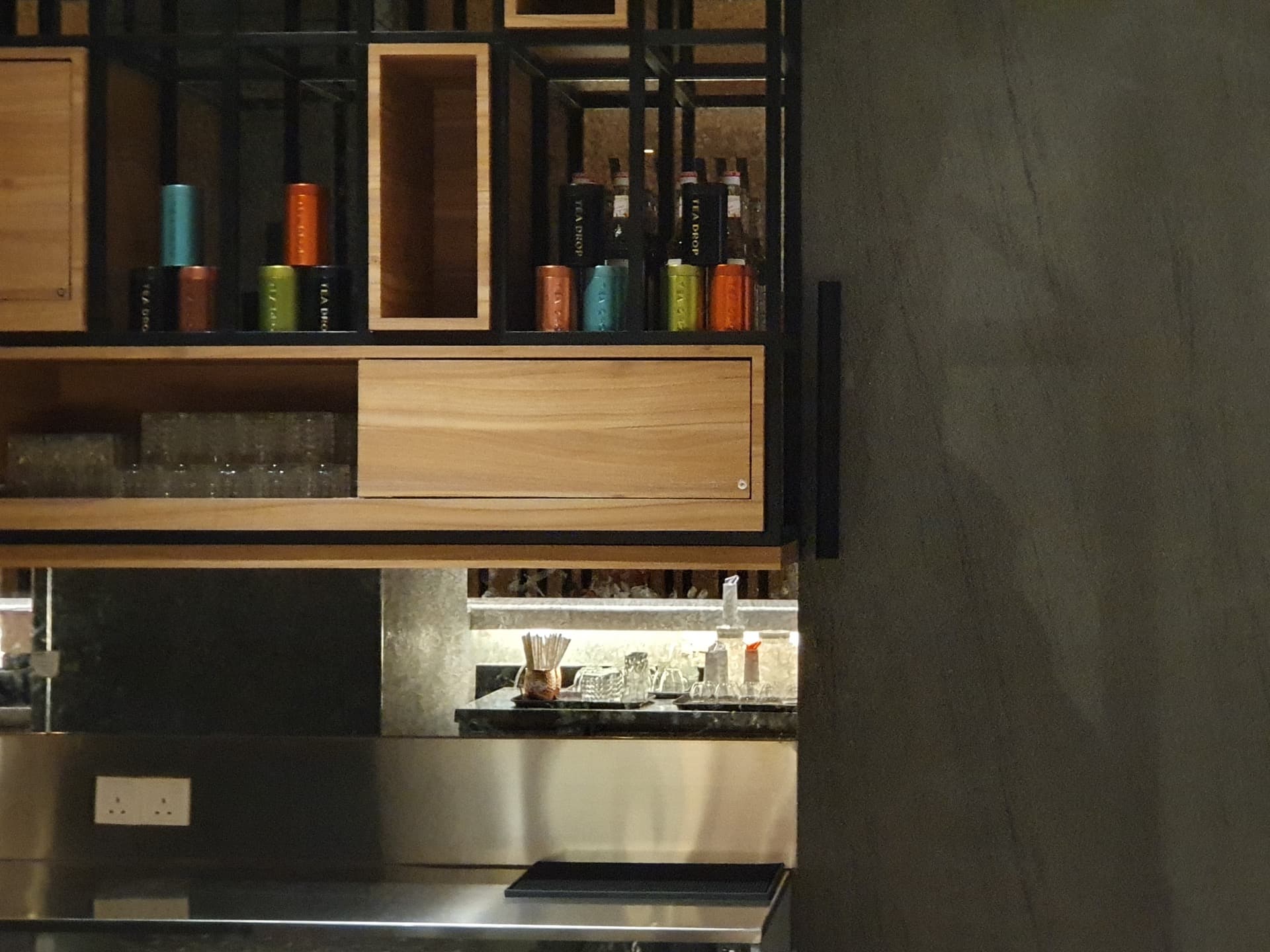 Even coverage across lounge and waiting areas—music sits under conversation without hotspots.