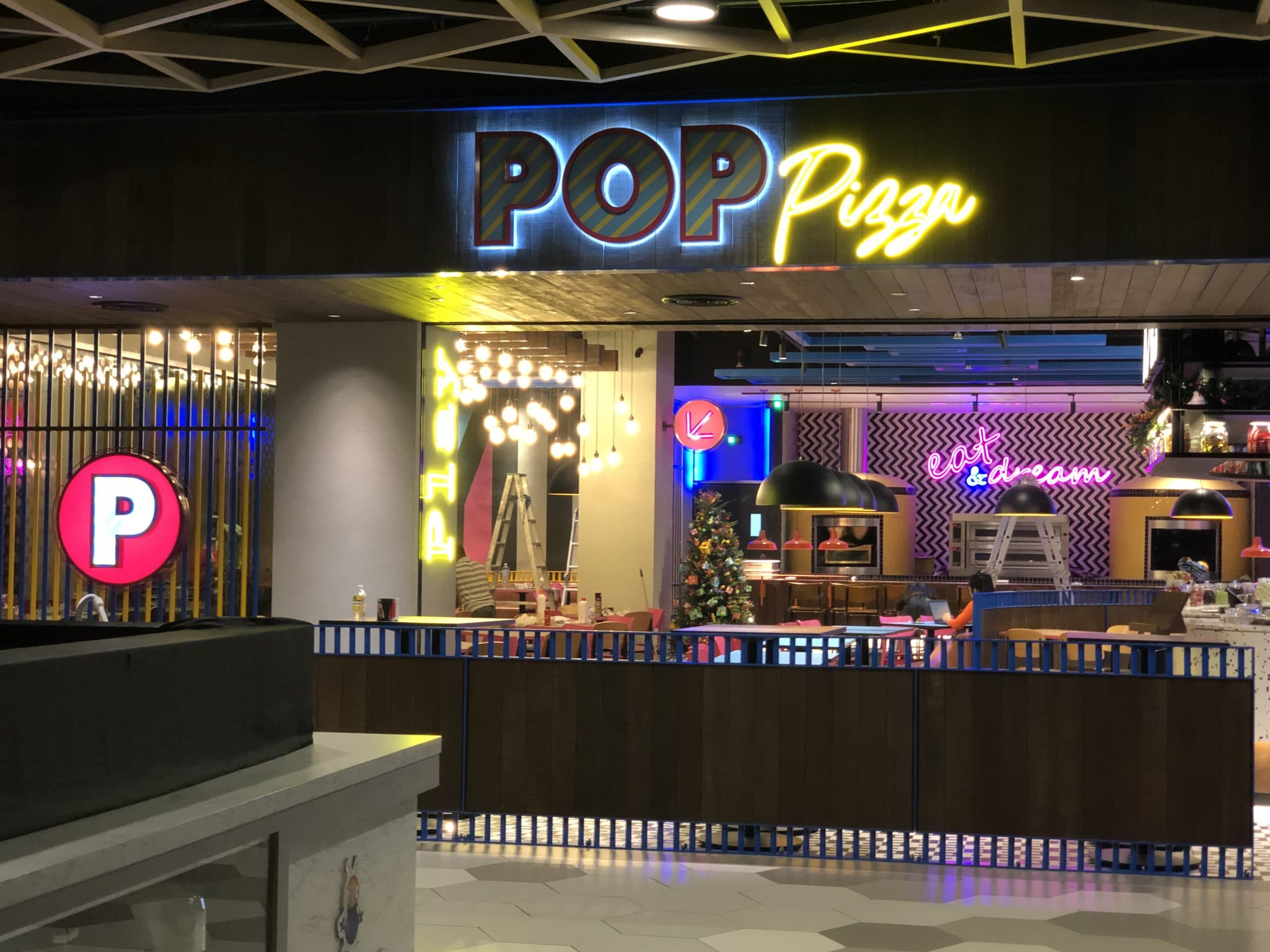 Front counter and dine-in area with evenly distributed loudspeakers, tuned to keep playlists lively while orders and conversations stay clear.